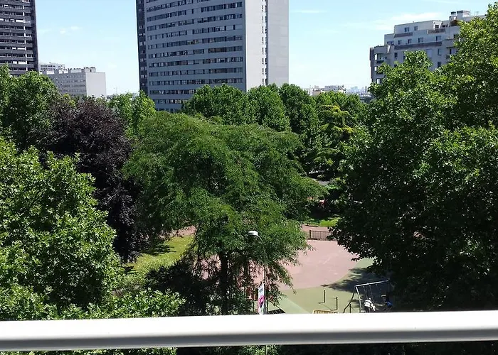 Private - Paris - La Defense * Courbevoie